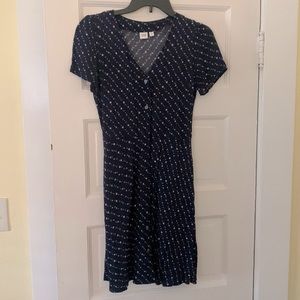 Cute floral print dress.